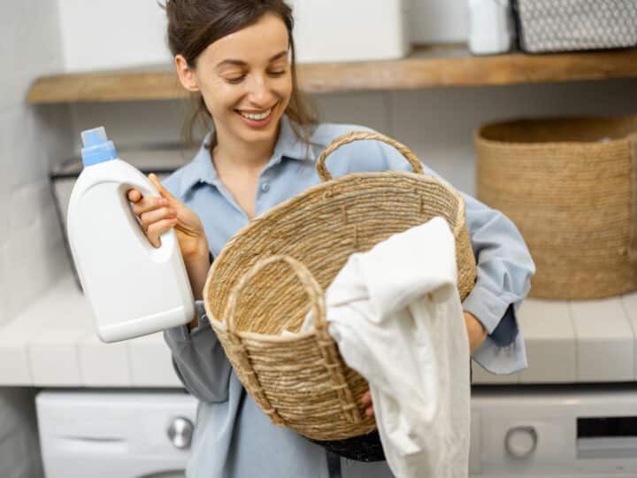 Comment choisir la bonne lessive écologique selon le type de tissu