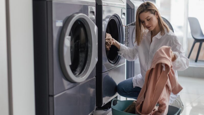 Optimisez votre sèche-linge : par quoi remplacer la balle de tennis efficacement
